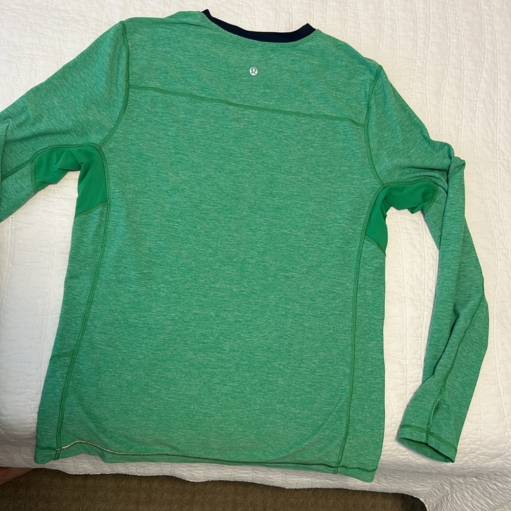 Lululemon size large long sleeve running shirt. Medium to heavy weight